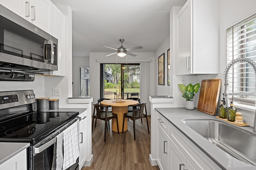 Kitchen at The Lakes in Bellevue, WA 98007 - The Lakes Apartments