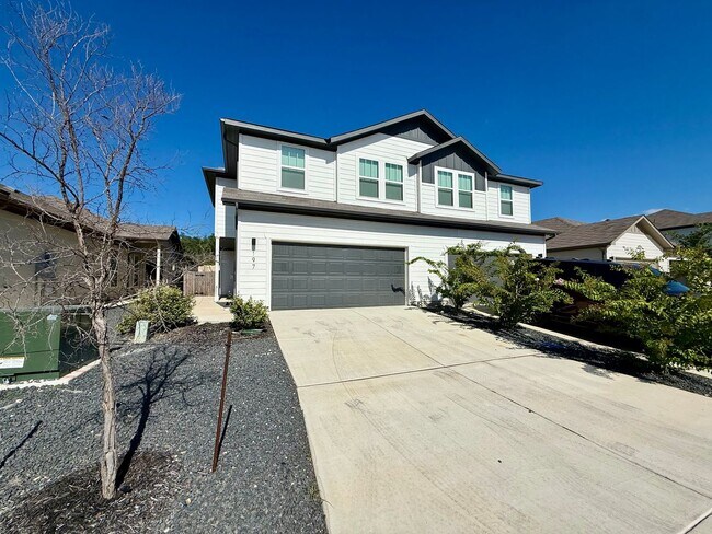Building Photo - Want luxury living in the Far West ...Look no further...Amanda Park is it!
