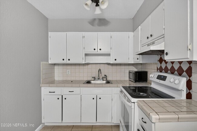 Building Photo - 4030 Leonard Cir E