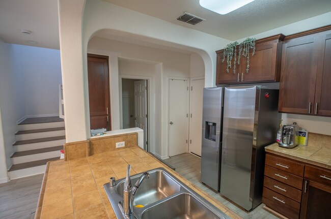 Building Photo - Amazing Natomas 3/2.5 - Waiting For You!  ...