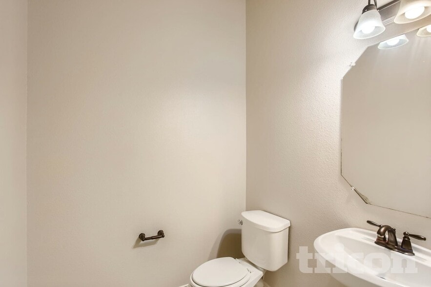 Building Photo - 396 Florence Dr