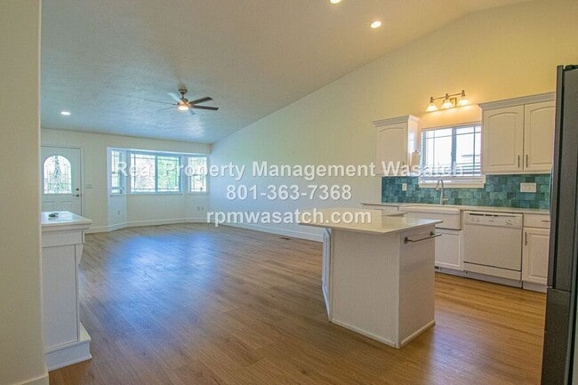 Building Photo - 25 Clubhouse Dr