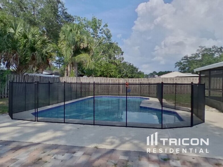 Building Photo - 305 Minneola Dr