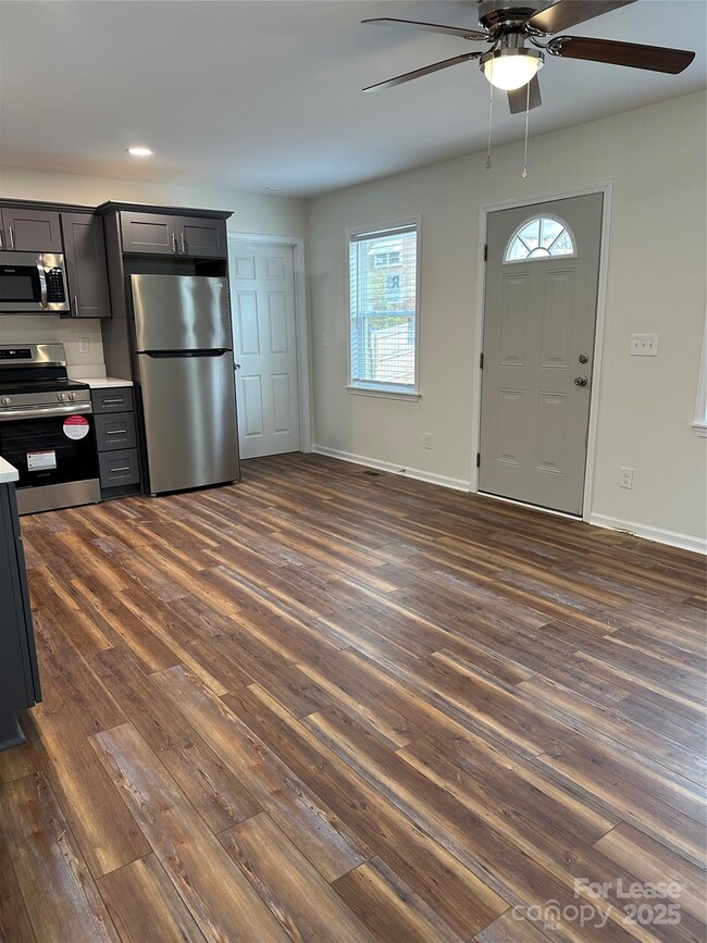 Building Photo - 317 W Newton St