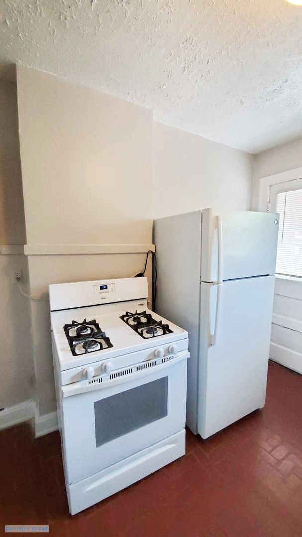 Building Photo - 415 Probasco St