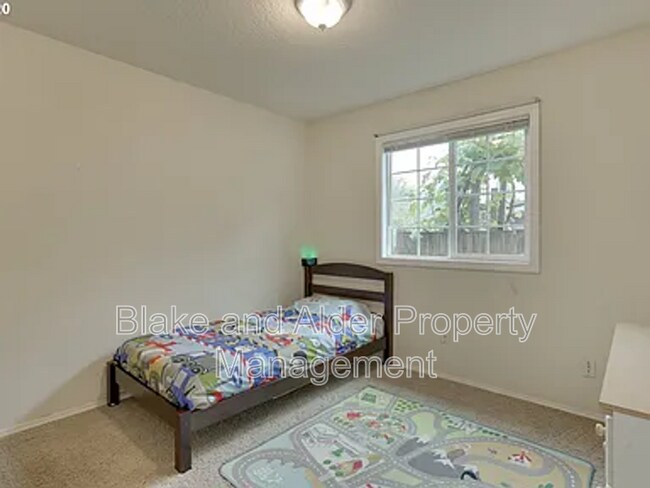 Building Photo - 9733 SE Ramona St