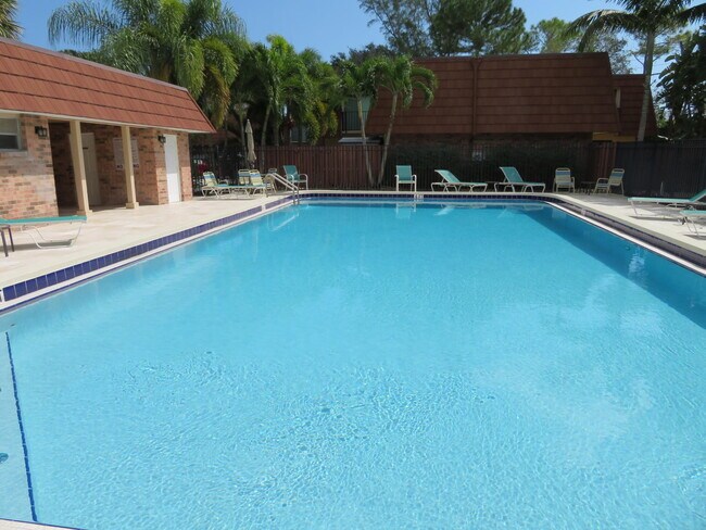 Building Photo - 1520 Masters Cir