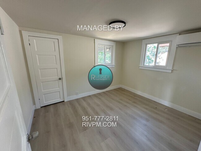 Building Photo - Beautifully Updated 2-Bed, 2-Bath Riverside Home on a Huge Lot!