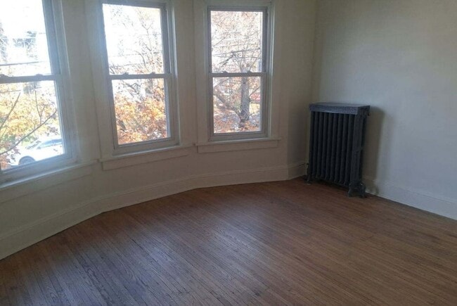 Building Photo - 247 N Main St