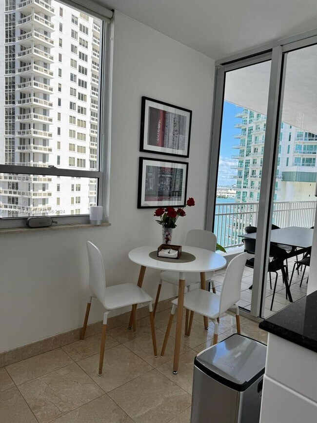 Building Photo - 801 Brickell Key Blvd