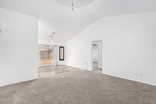 Building Photo - 19 W Piute Ave