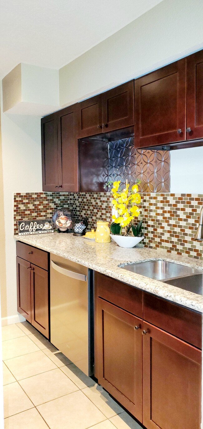 Building Photo - 8527 Hearth Dr