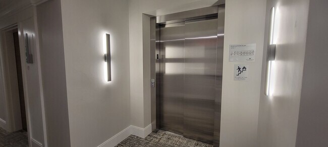 Building Photo - Large 2bd/2bath with Garage parking! Steps to Commuter Rail!