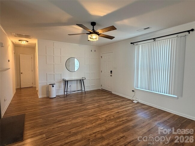 Building Photo - 5917 Crape Myrtle Ln