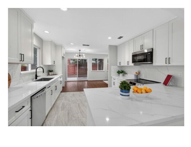 Building Photo - Coming Soon! Beautiful updated home, 4+2, 2 car garage