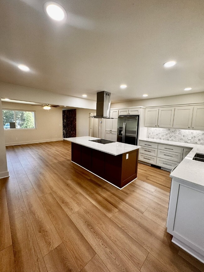 Building Photo - 14911 Dutchmans Dr