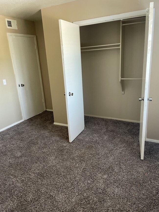 Building Photo - 5948 E 33rd Ct