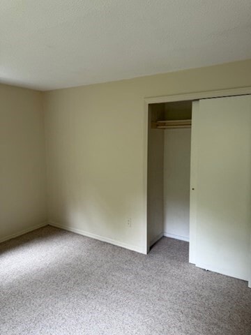 Building Photo - 607-609 Flat Hill Rd