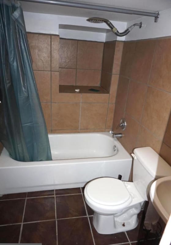 Building Photo - 1226 W Cross St