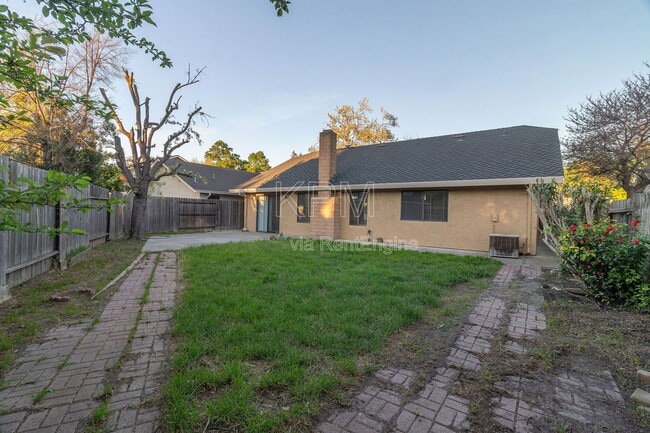 Building Photo - 8941 Blue Fox Way