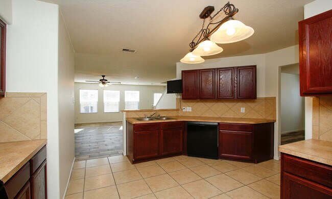 Building Photo - For Lease | 4 Bed, 2.5 Bath |2,314 Sq Ft |...