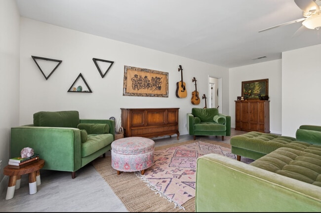 Building Photo - 995 S La Luna Ave