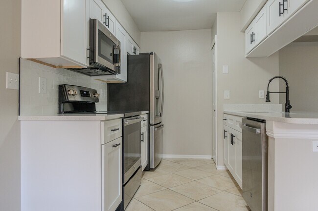 Building Photo - 5004 Laguna Bay Cir