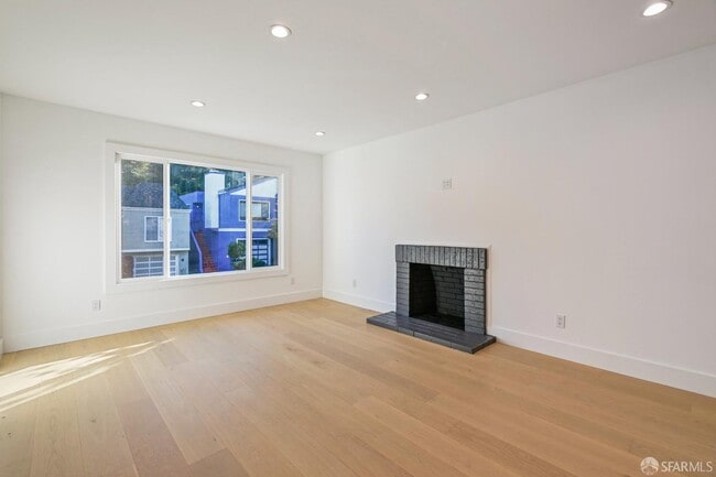 Building Photo - 68 Dellbrook Ave