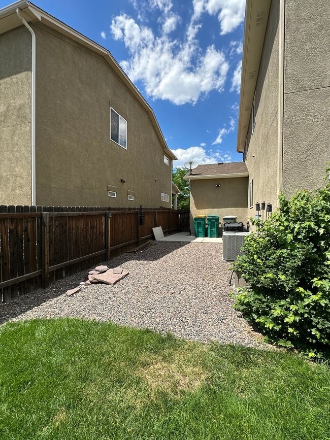Building Photo - Spacious 5-Bedroom Smart Home Near Peterso...