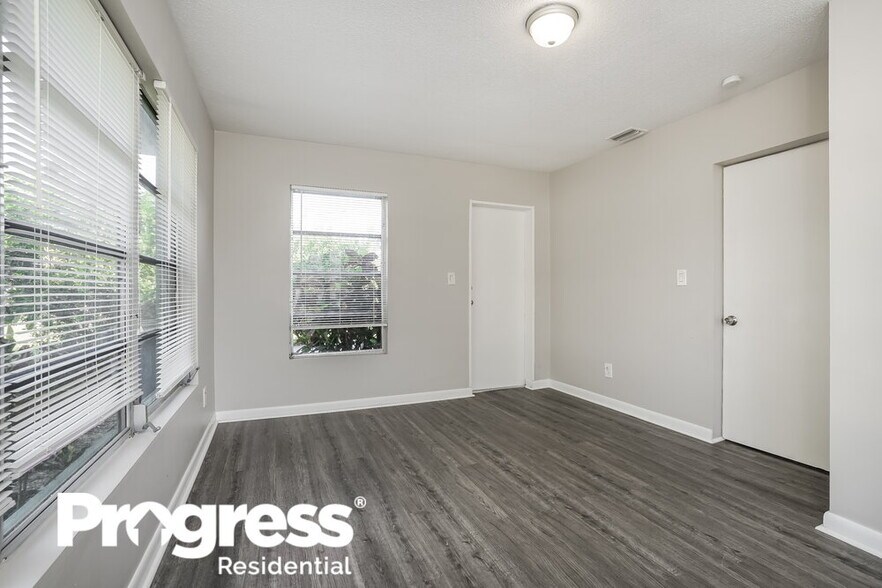 Building Photo - 344 Crestwood Ave