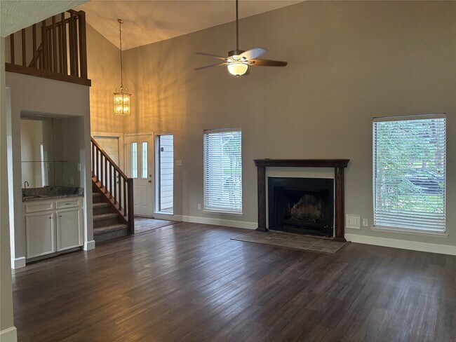 Building Photo - 2942 Jenny Dr