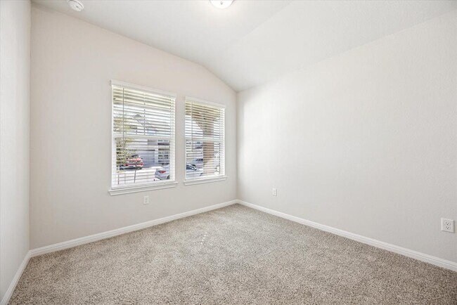 Building Photo - 5000 Hazelnut Ln