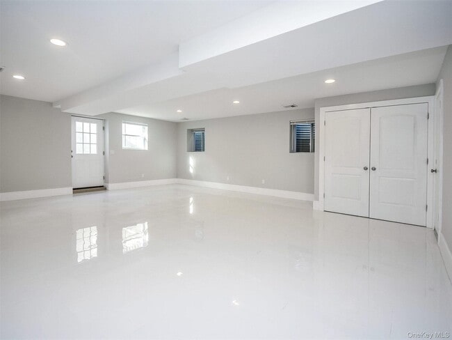 Building Photo - 15 Dunes Ln