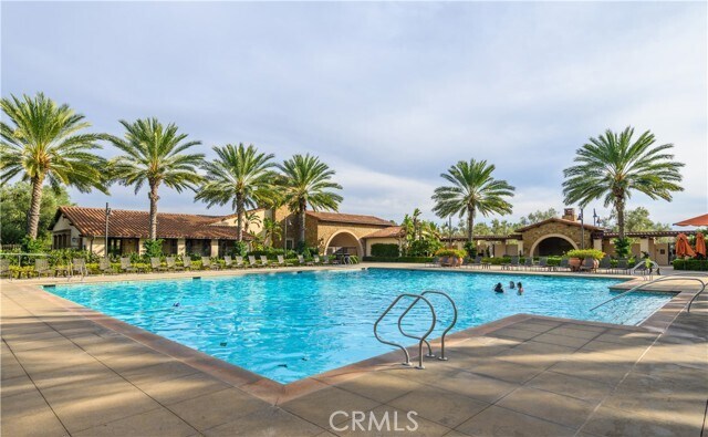 Building Photo - 8 Last Bloom