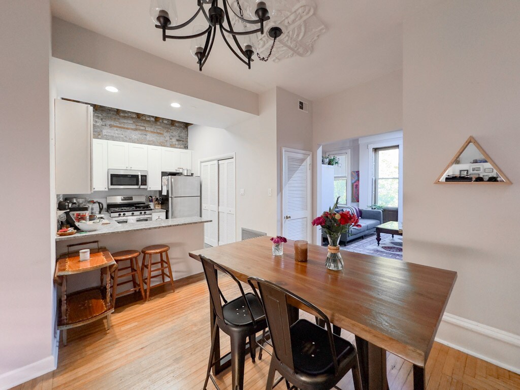 Building Photo - 2136 N Clifton Ave