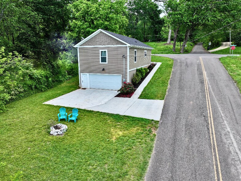 Building Photo - 2226 Riverside Dr