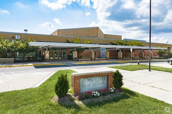 Building Photo - 1501 Chatham Colony Ct