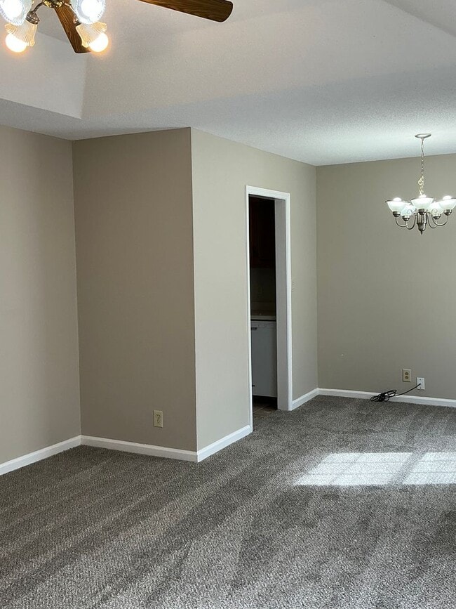 Building Photo - 575 Brady Dr