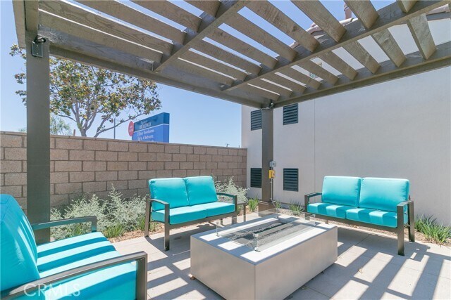 Building Photo - 2317 W Broadway