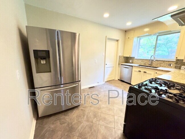 Building Photo - 2127 S Delaware Ct