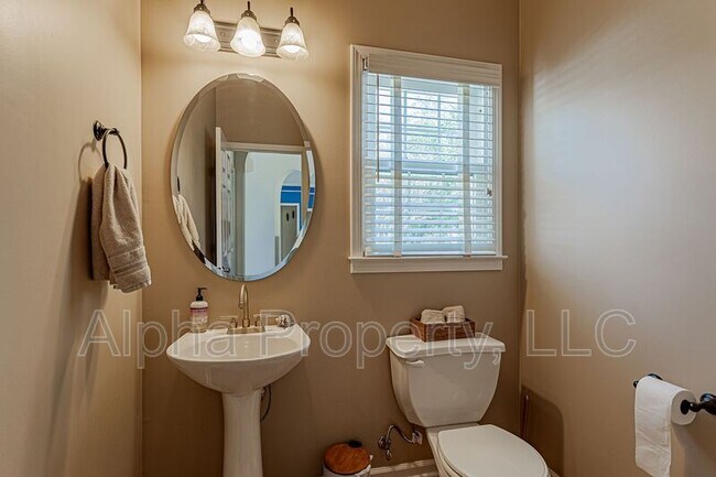 Building Photo - 209 Birchleaf Ln