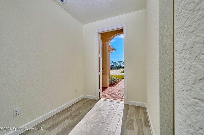 Building Photo - 5940 Manzanita Way