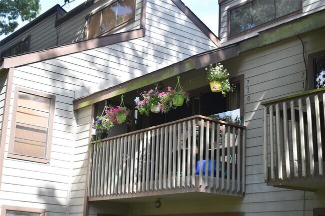 Building Photo - 12900 Walden Rd