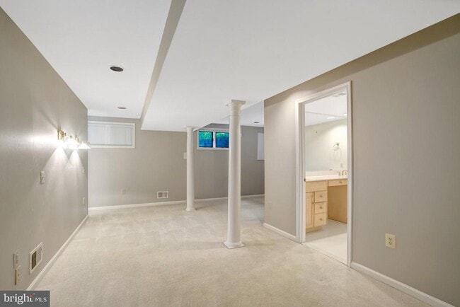 Building Photo - 821 N Latham St