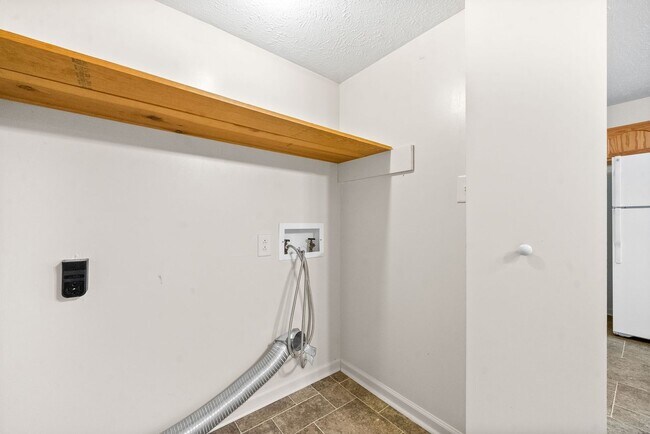 Building Photo - 3838 Jockey Dr