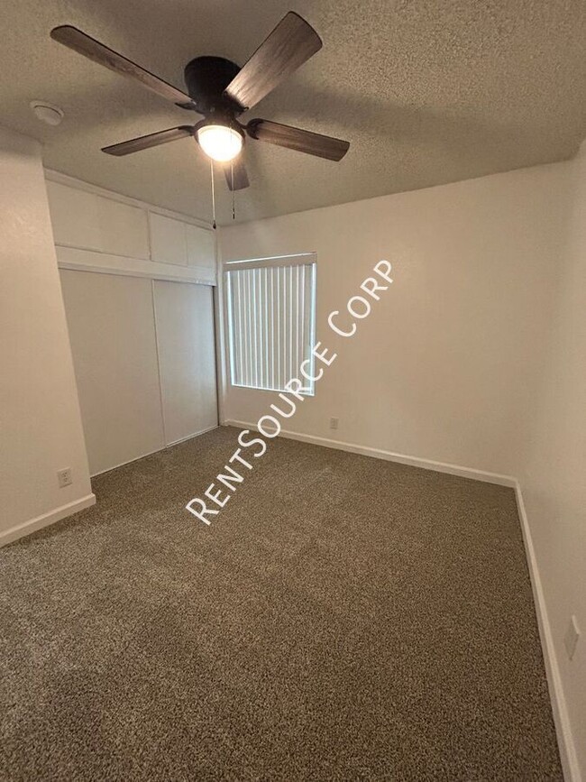 Building Photo - 2 Bedroom 1 Bathroom unit in Lancaster jus...