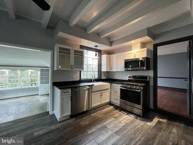 Building Photo - 7309 River Rd