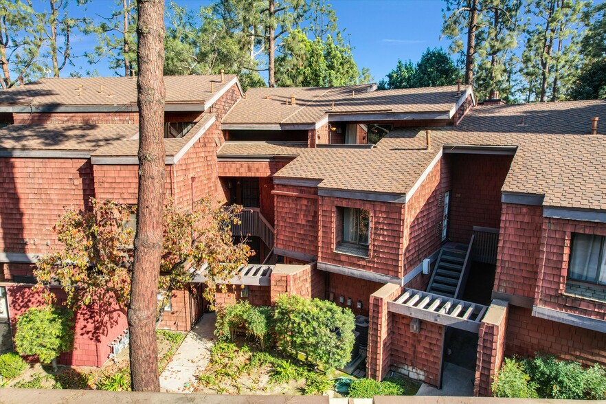 Primary Photo - 388 S Prospectors Rd