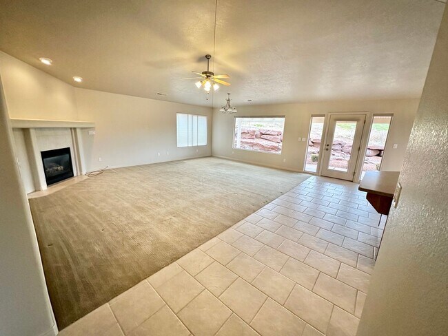 Building Photo - 3 Bedroom Home In Southgate!