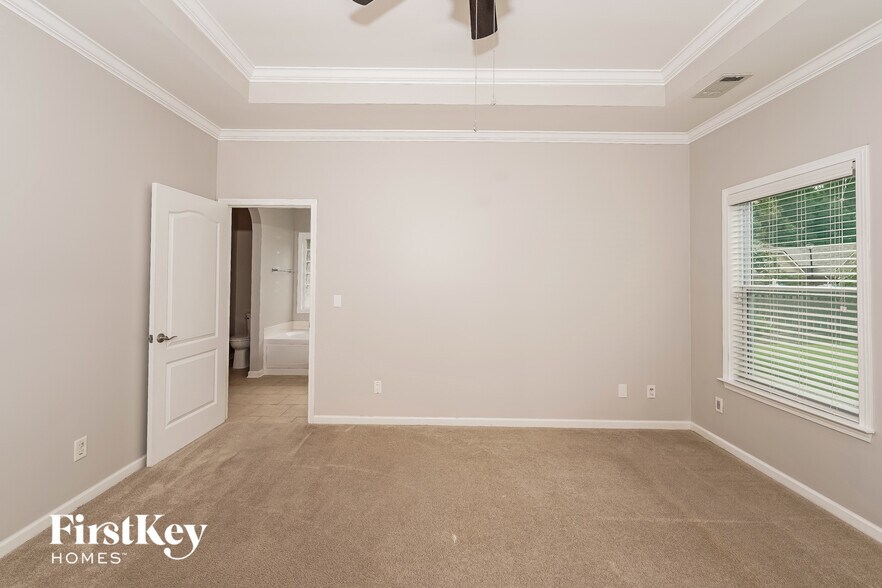Building Photo - 995 Valley Cir